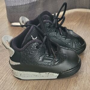 Nike Jordans Black and Gray Sneakers 4C